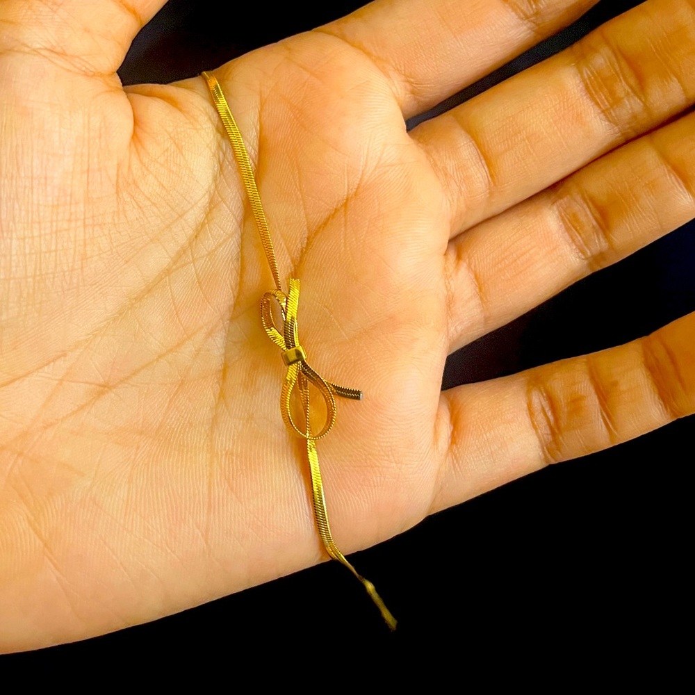 Delicate dainty bow snake chain gold necklace | Never Worn
